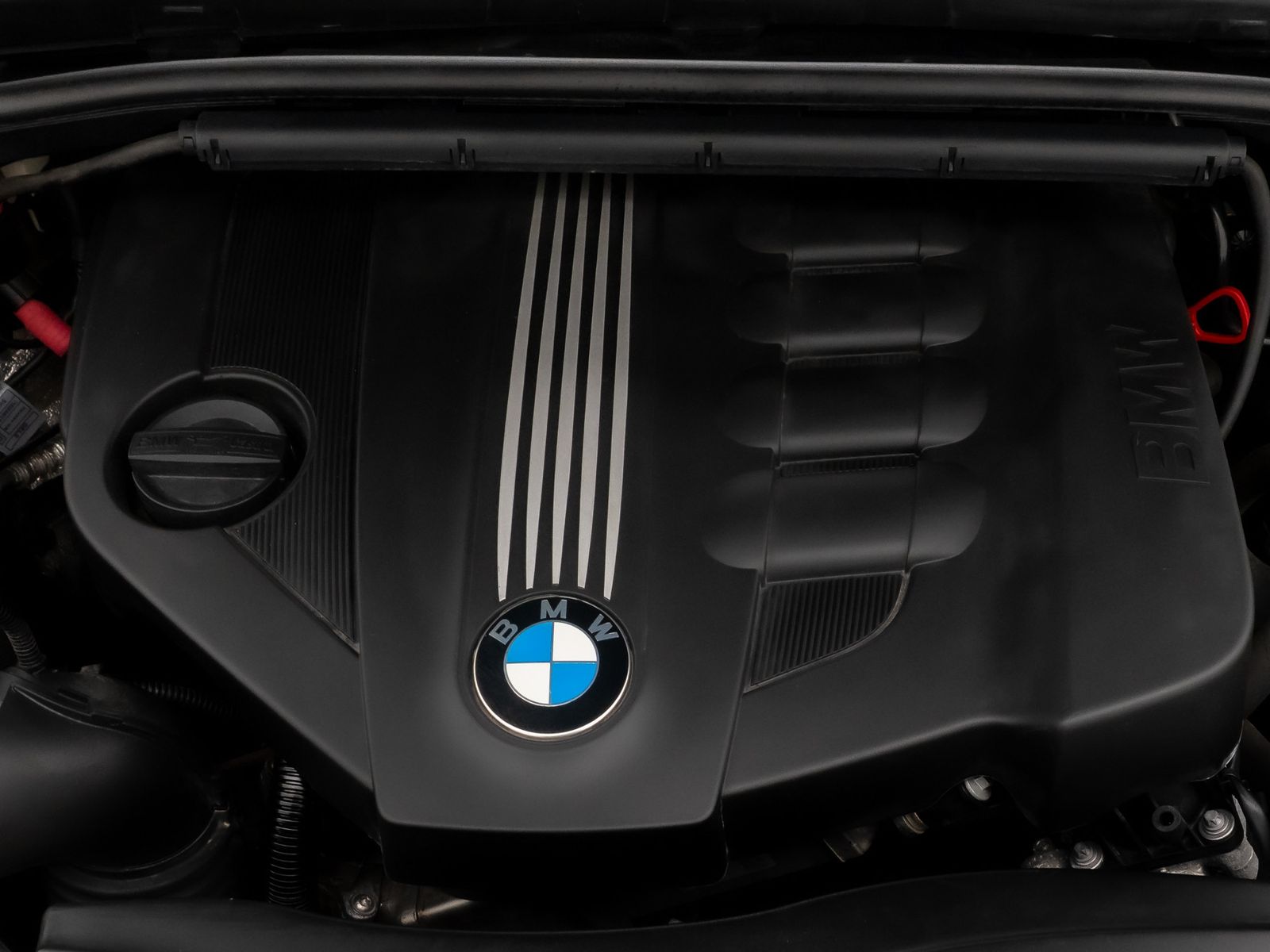 Fahrzeugabbildung BMW 318d GeschwindigReg KlimaAut PDC AHK Nebelschein