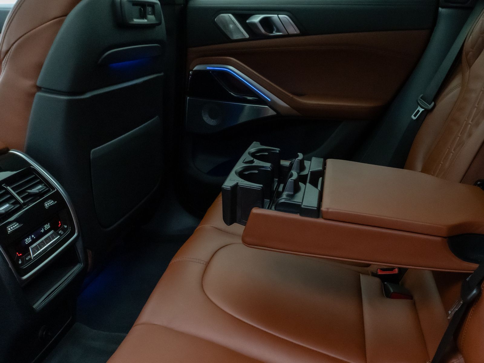 Fahrzeugabbildung BMW X6 M50i Panorama360°Laser Massage HUD B&W 22Zoll