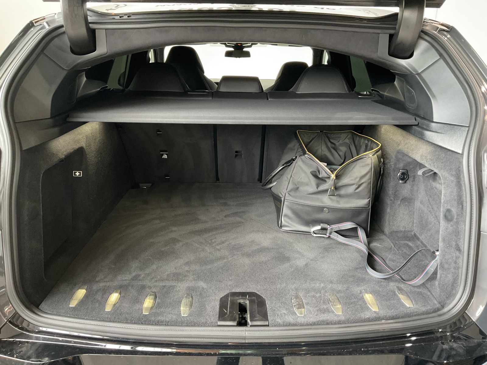 Fahrzeugabbildung BMW XM 50e 23" LMR, M Fahrwerk Professional, Sitzbel