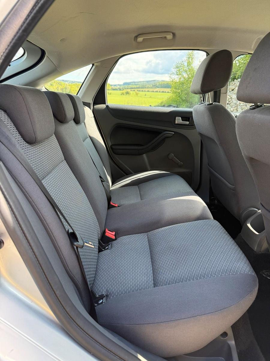 Ford Focus 2006 — photo 11