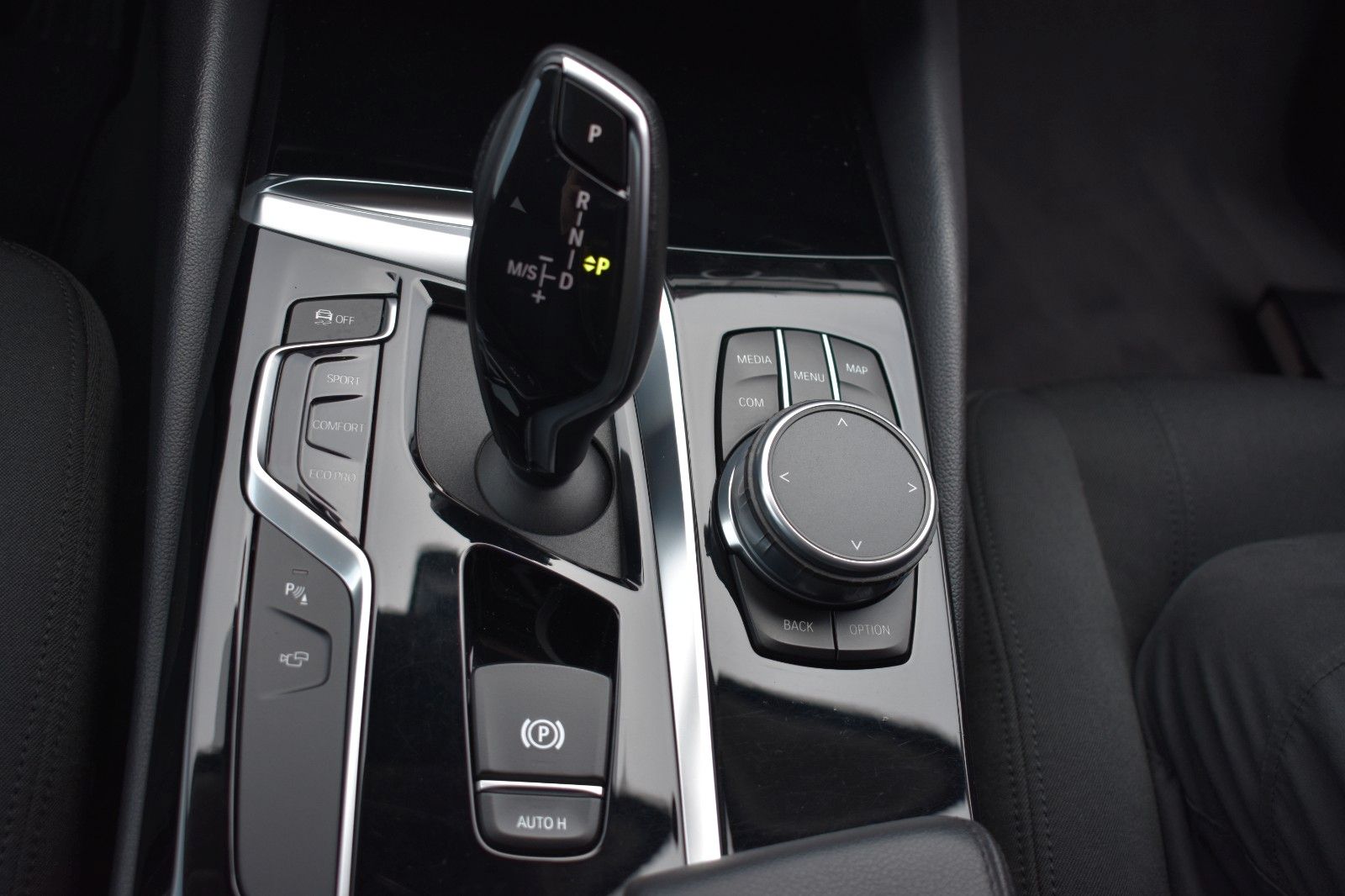 Fahrzeugabbildung BMW 520d Touring M Sportfahrwerk HUD AHK Keyless ACC