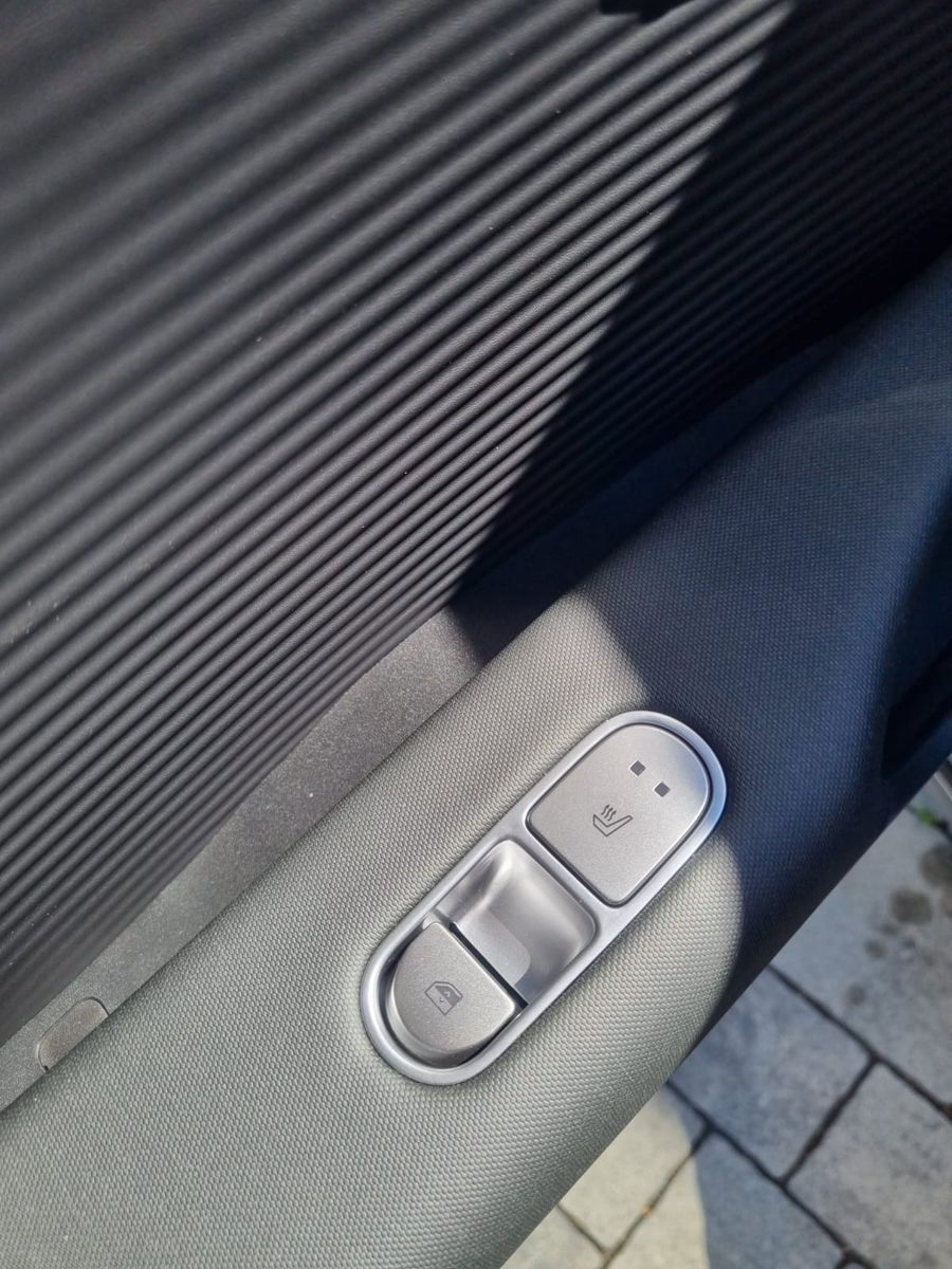 Fahrzeugabbildung Hyundai IONIQ 6 4WD 77,4 325PS UNIQ digitale ASP PanoD.