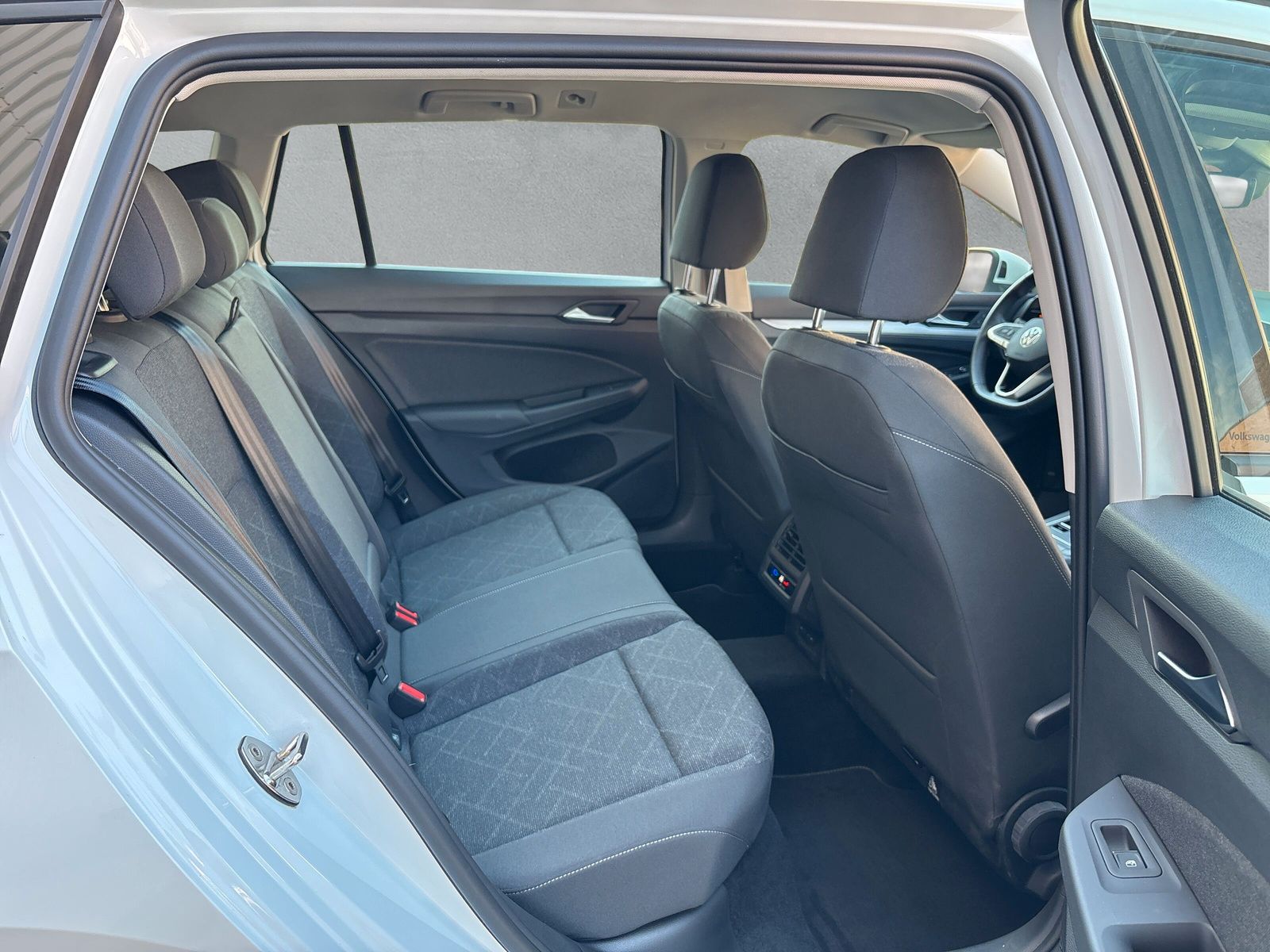 Fahrzeugabbildung Volkswagen Golf Variant 2.0 TDI Life AHK ACC AppConnect