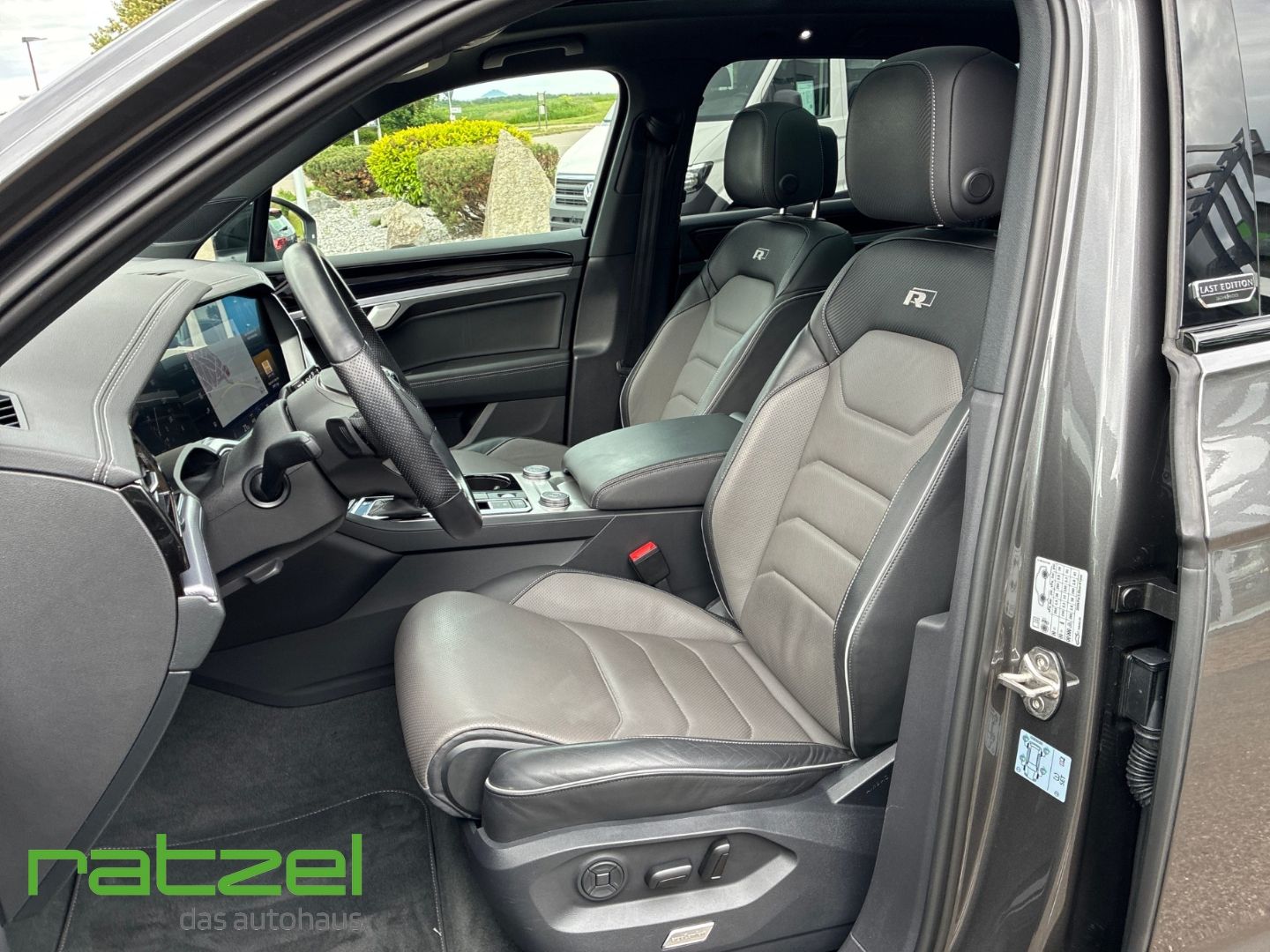 Fahrzeugabbildung Volkswagen Touareg R-Line 4Motion V8 TDI Last Edition Pano