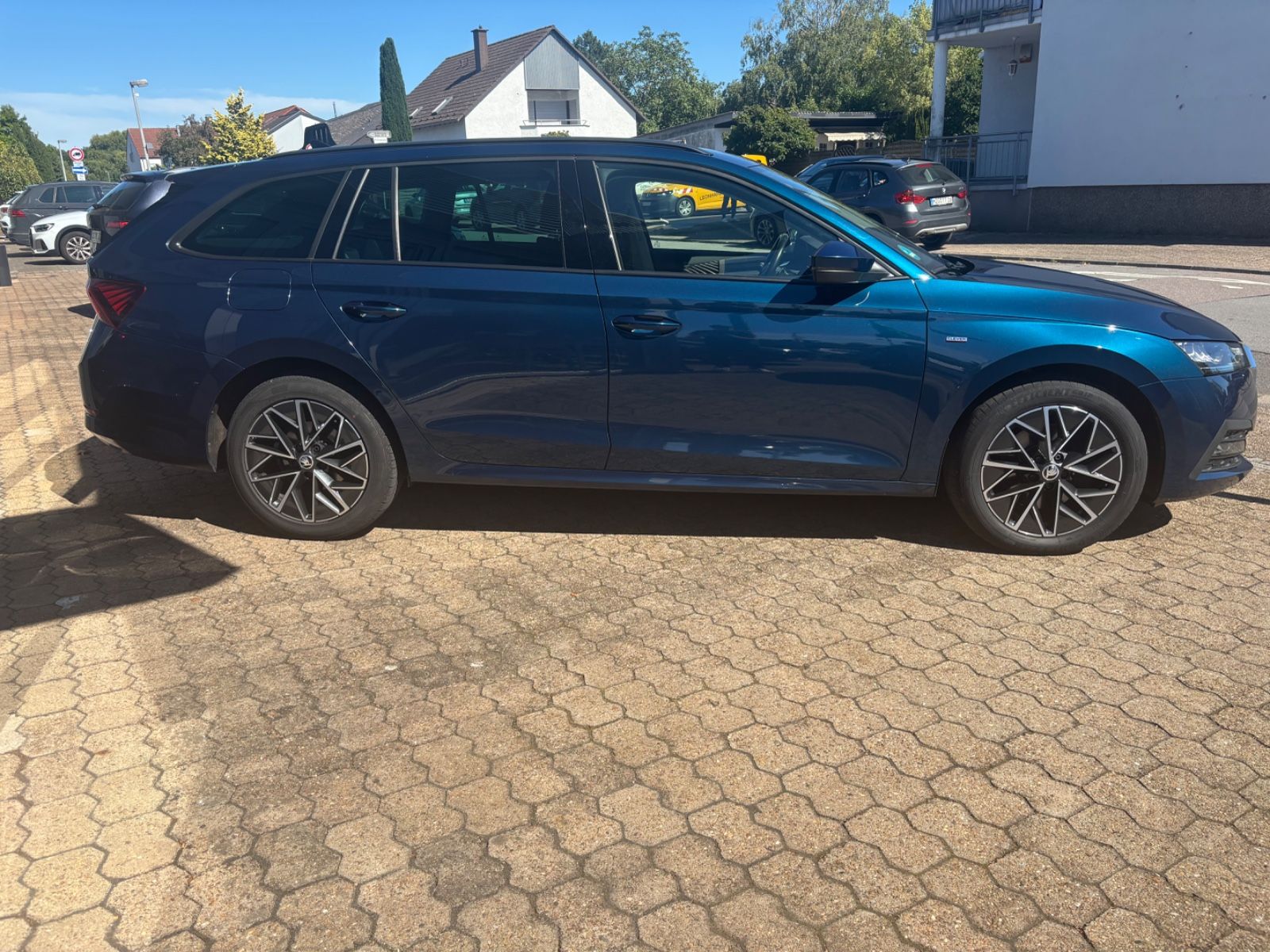 Fahrzeugabbildung SKODA Octavia Combi 2.0 TDI 4x4 KAM AHK