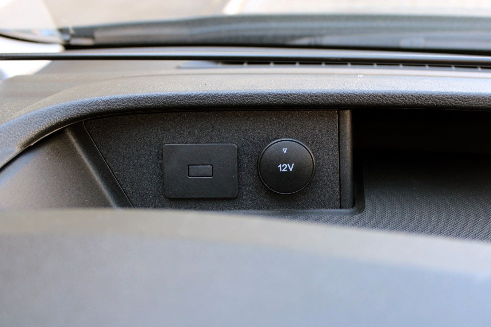 Fahrzeugabbildung Bürstner Ford SIGNEO Automatik + AHK SOFORT LIEFERBAR