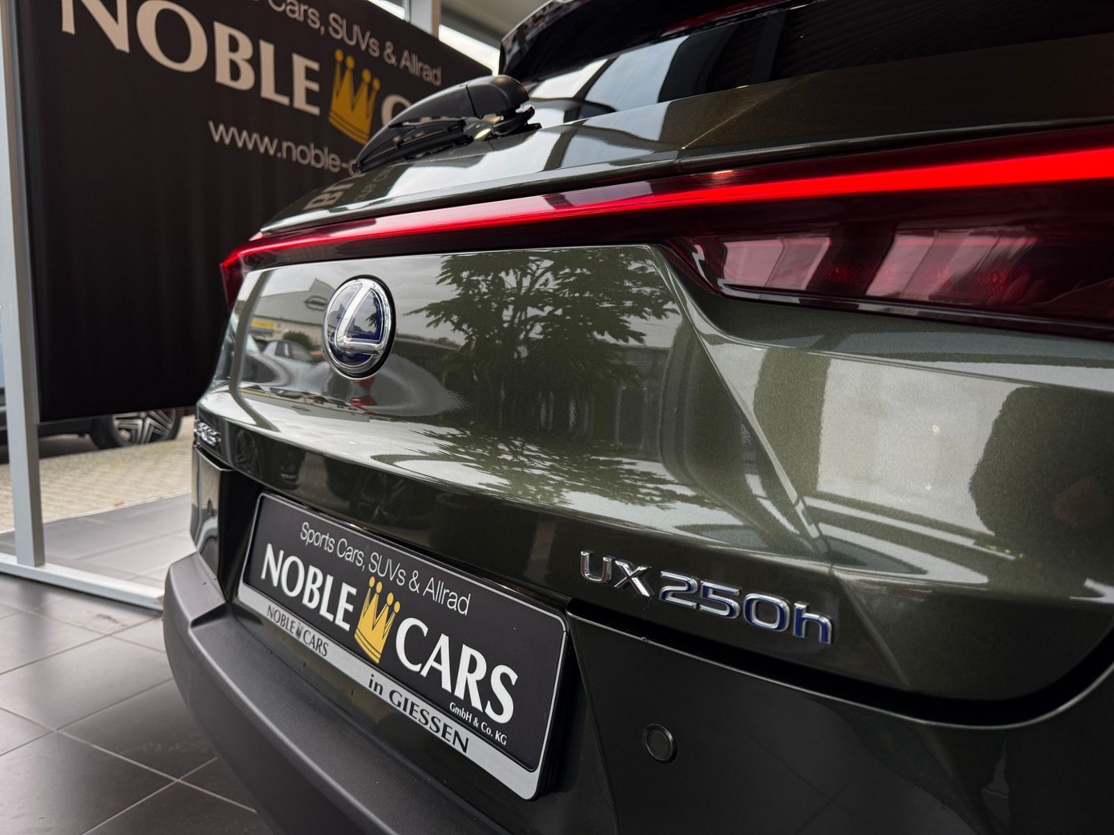 Fahrzeugabbildung Lexus UX 250h  Style Edition MY22 LED KAM DAB+