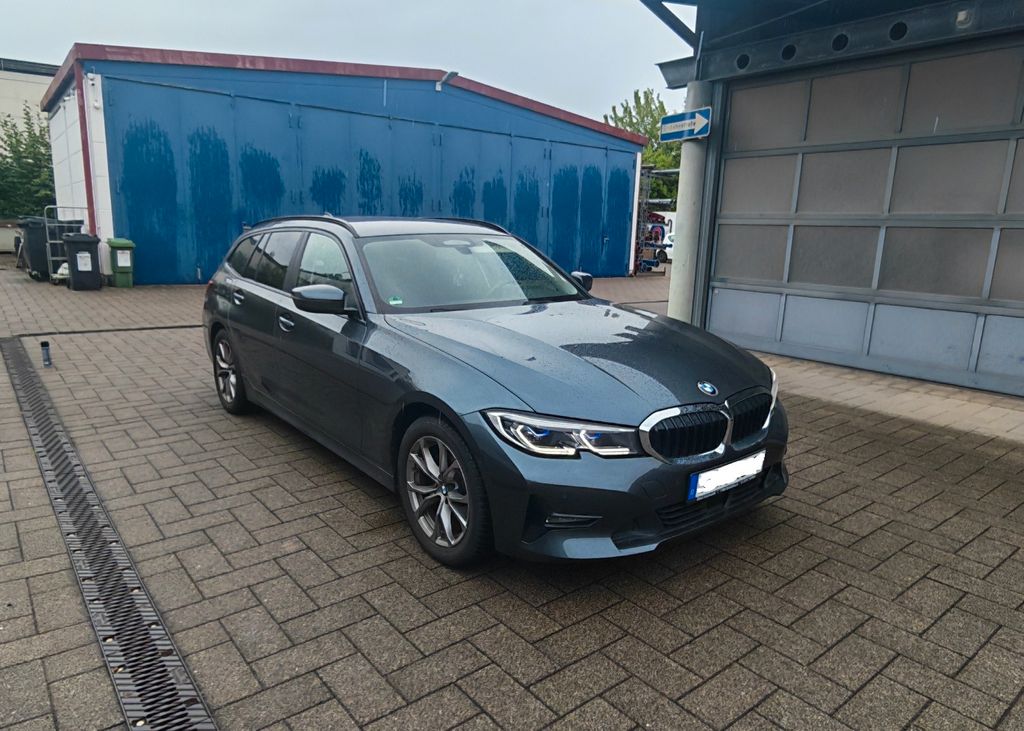 Image of BMW 320