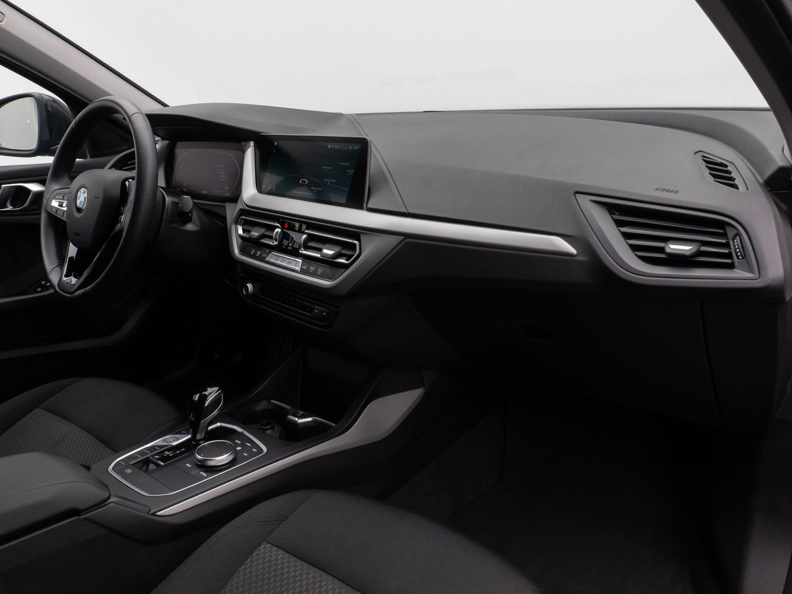 Fahrzeugabbildung BMW 118i PDC CockPitPro Alarm Geschwindigkeitsreg