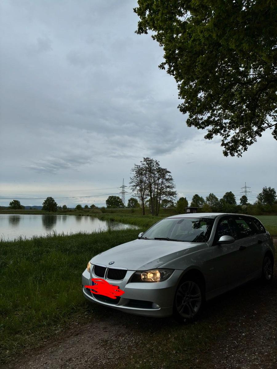 BMW 320 2006 — вигляд ззаду