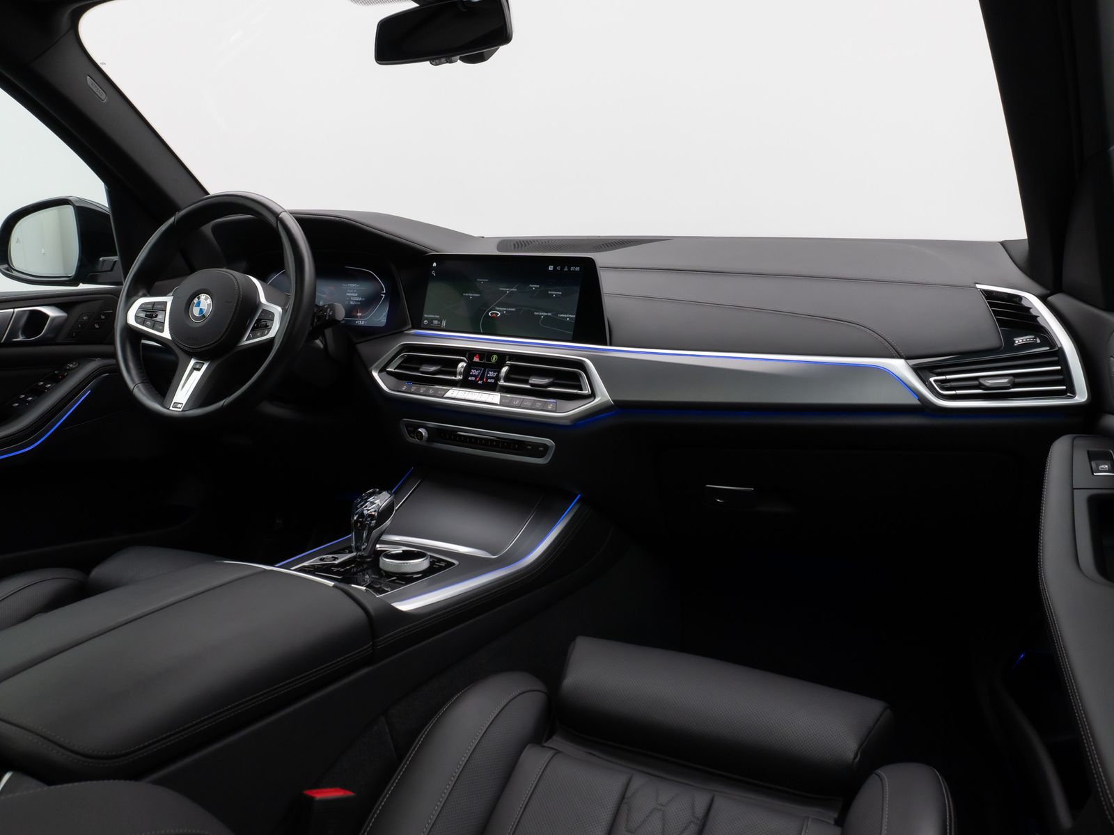 Fahrzeugabbildung BMW X5 xD40d M Sport Panorama Kamera HUD DAB Massage