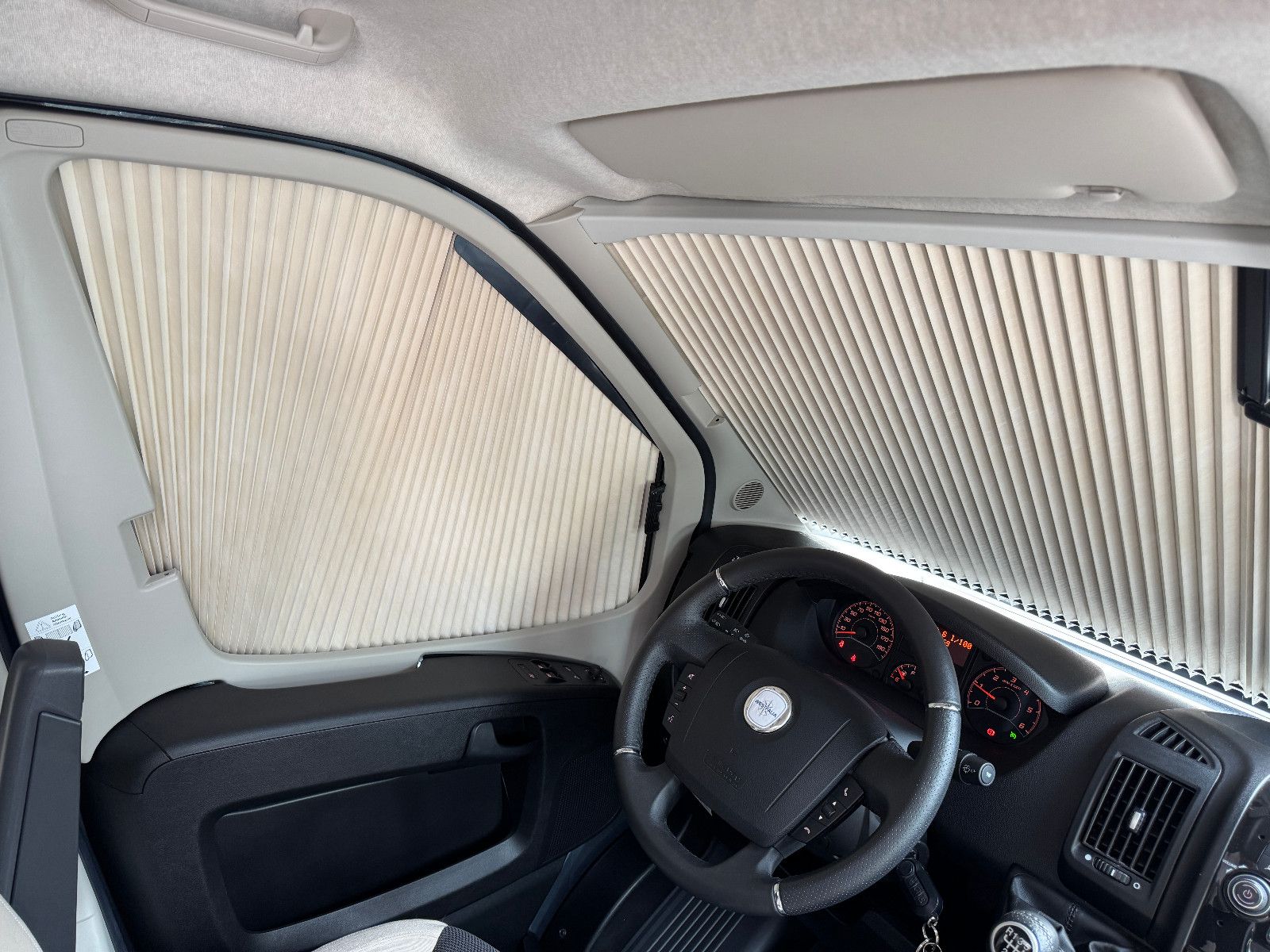 Fahrzeugabbildung Westfalia Columbus 601 D 4 SCHLAFPLÄTZE SOLAR AHK 1.HAND