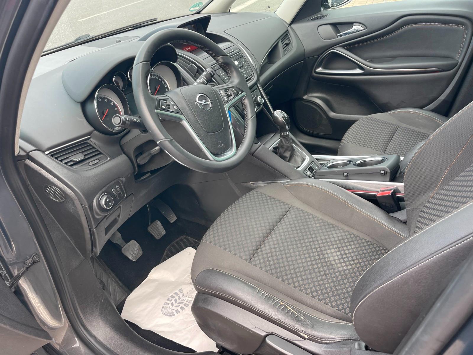 Opel Zafira 2015 — фото 8