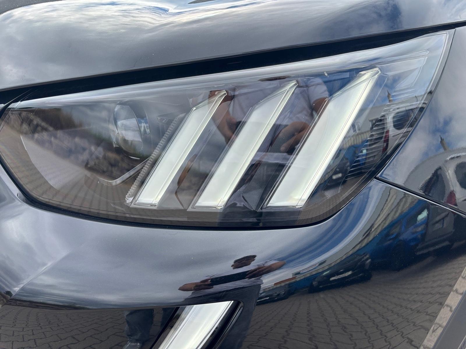 Peugeot 2008 1.2 PureTech 155 GT LED Navi PDC Kamera LM