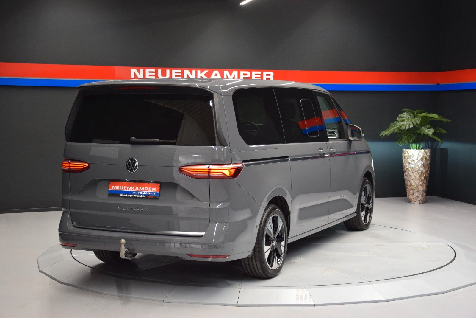 Fahrzeugabbildung Volkswagen Style lang Pano. ACC Kamera AHK DCC vis-a-vis