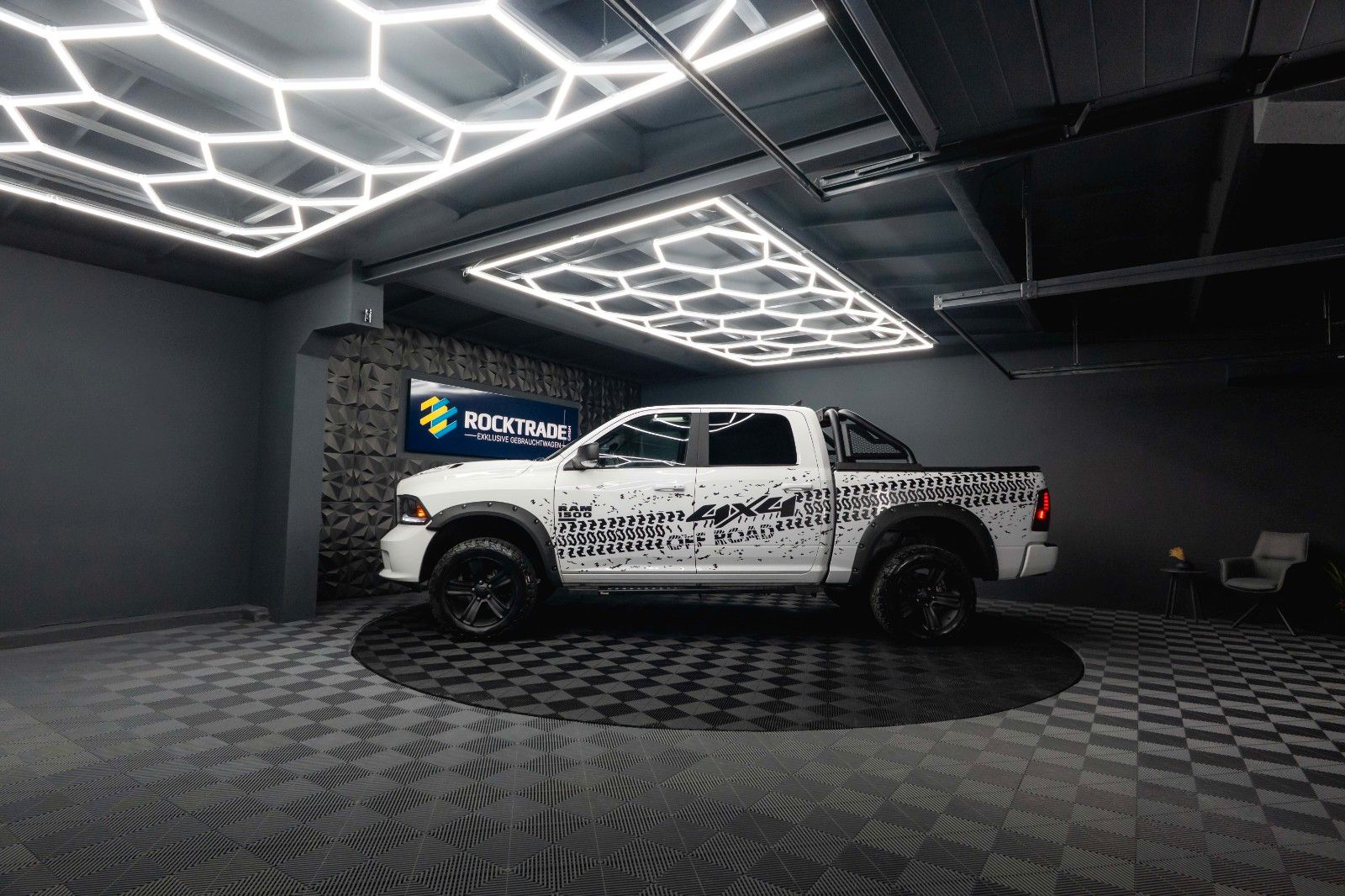 Fahrzeugabbildung Dodge RAM 5.7 V8 HEMI 4x4 OFFROAD Night-Paket *LED*AHK