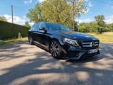 Mercedes-Benz E 300 de T Autom. - AMG Line TÜV Neu AHK - Hybrid (Diesel/Elektro): Alcantara
