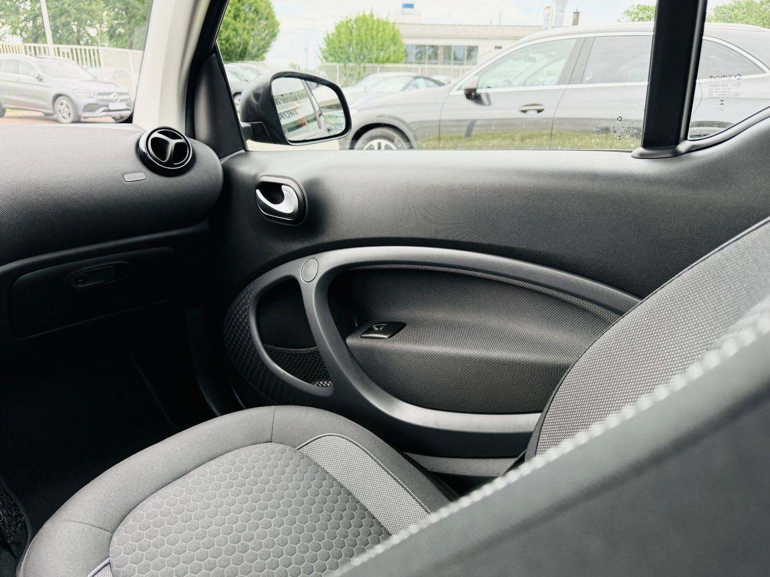 Fahrzeugabbildung Smart forTwo EQ EXCLUSIVE, Winter, LED, PTS, RFK, Pano