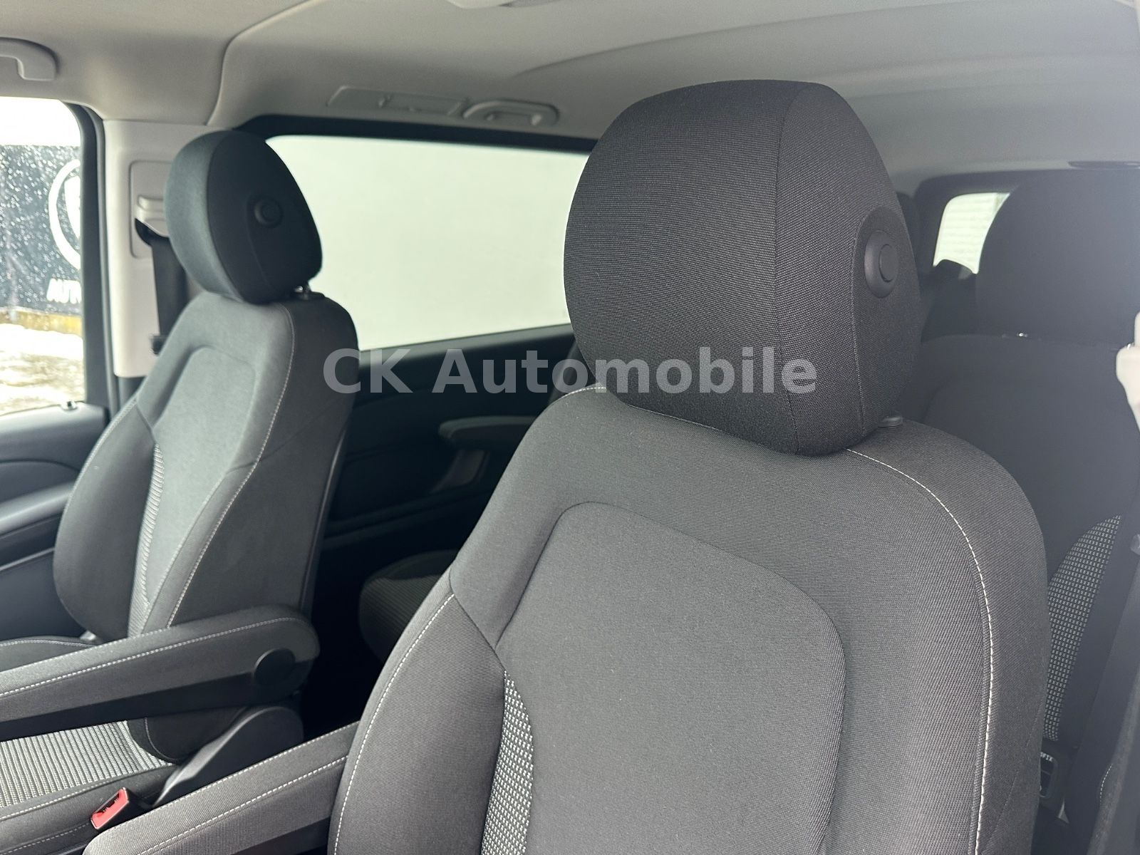 Fahrzeugabbildung Mercedes-Benz V 300d EDITION Kompakt/7 Sitze/Navi/LED/AHK