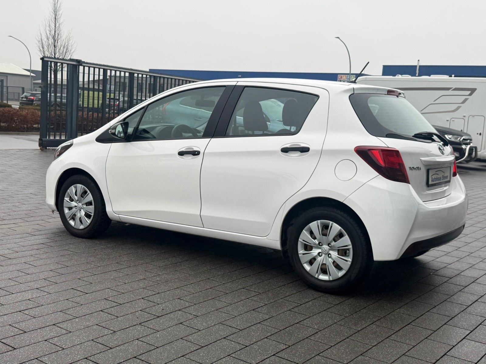 Fahrzeugabbildung Toyota Yaris Basis