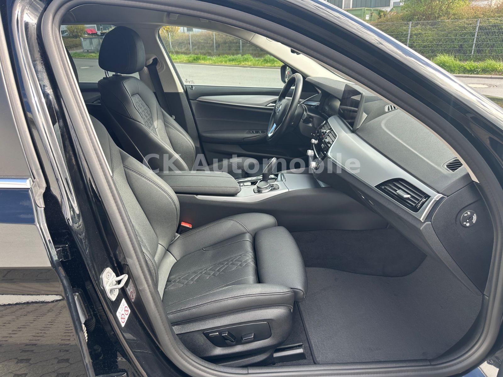 Fahrzeugabbildung BMW 520d Touring/Navi/Laser/Head-Up/Leder/360°/AHK