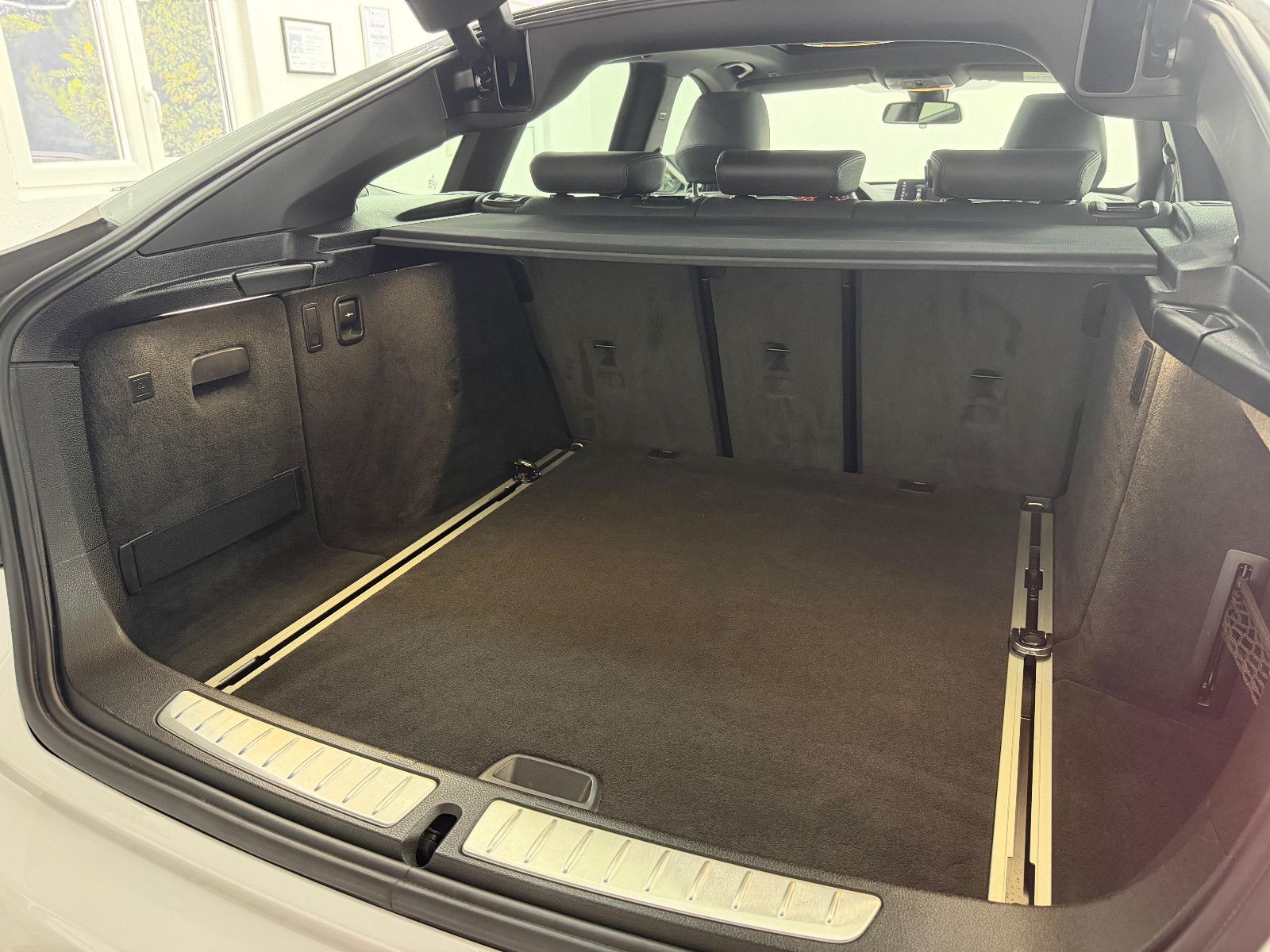 Fahrzeugabbildung BMW 320d xDrive GT M-SPORT/PANO/LEDER/HUD/AHK/AD LED