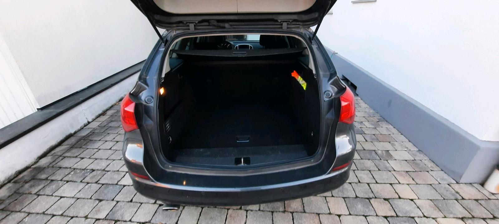 Opel Astra 2012 — photo 9