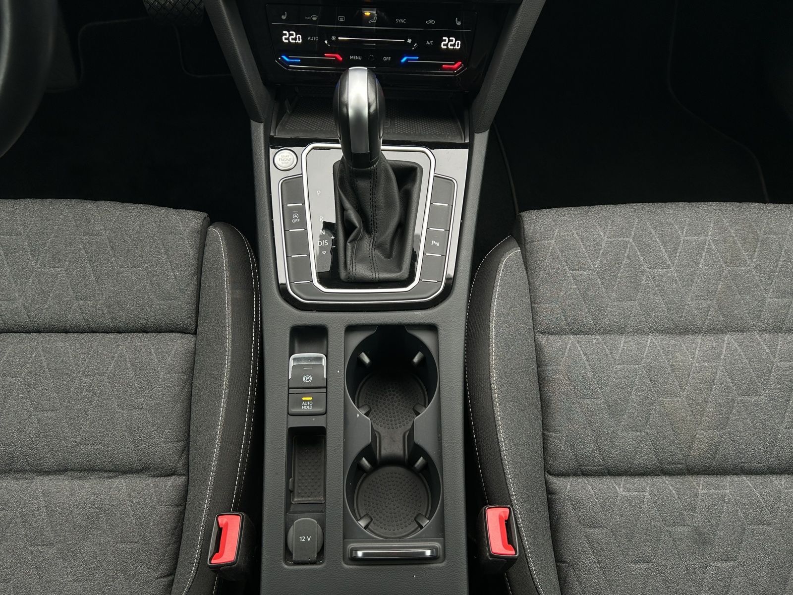 Fahrzeugabbildung Volkswagen Passat Variant TSI Business DSG LED Navi AID ACC