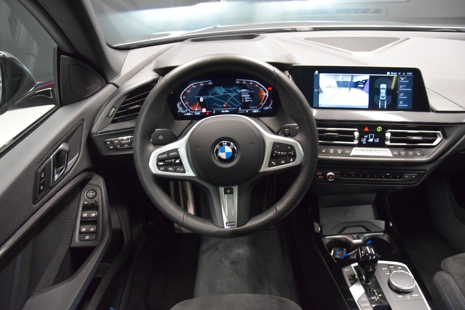 Fahrzeugabbildung BMW 218 i M Sport Gran Coupé HuD Pano Schale ACC