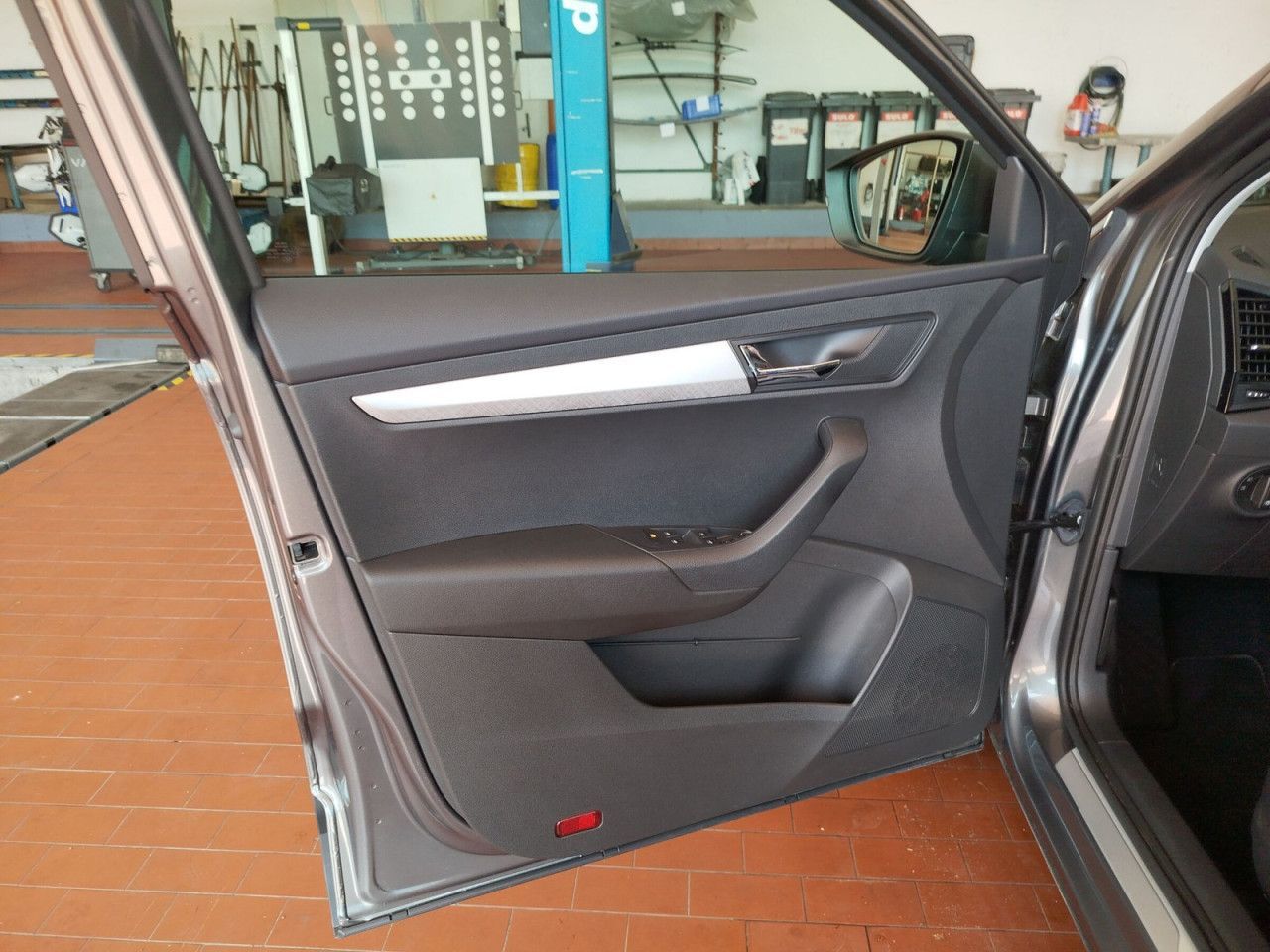Fahrzeugabbildung SKODA Karoq Selection S110/1.5A7F, AHK