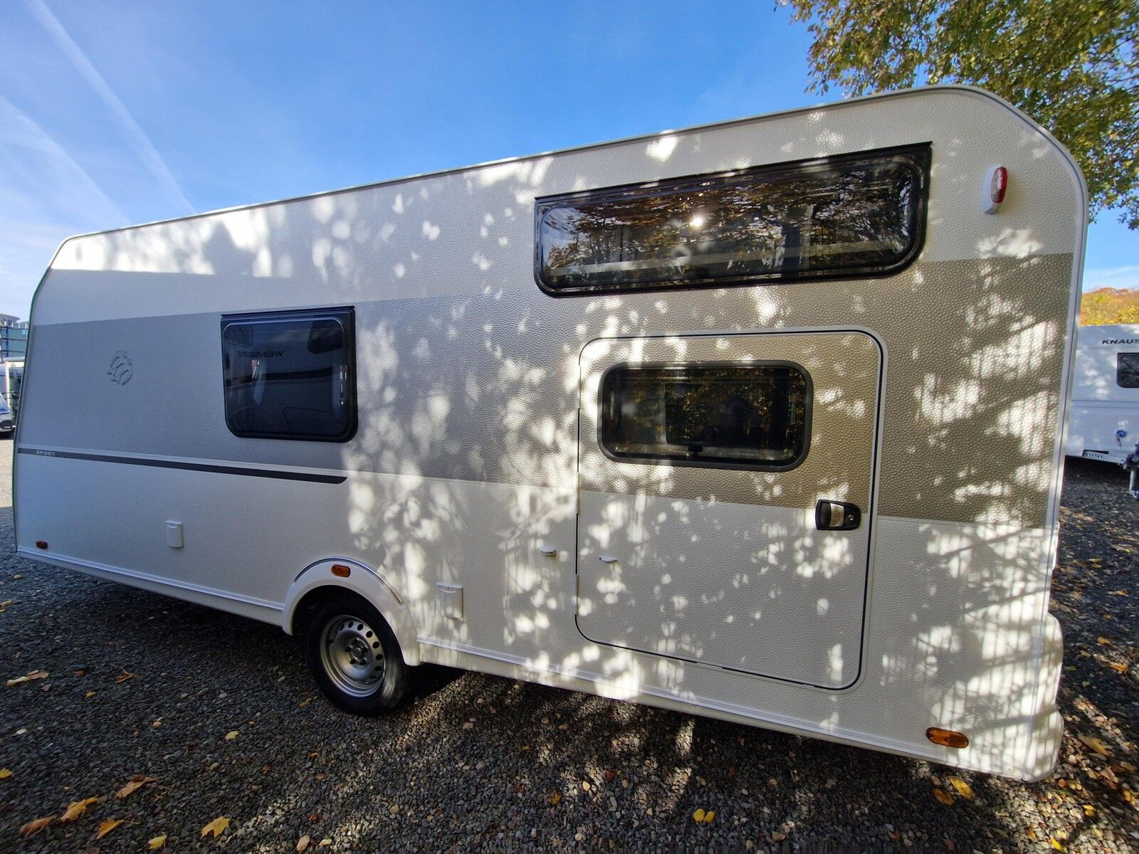 Fahrzeugabbildung Knaus Sport 500 KD 3 Stockbett mit Garagentür, 1800 kg