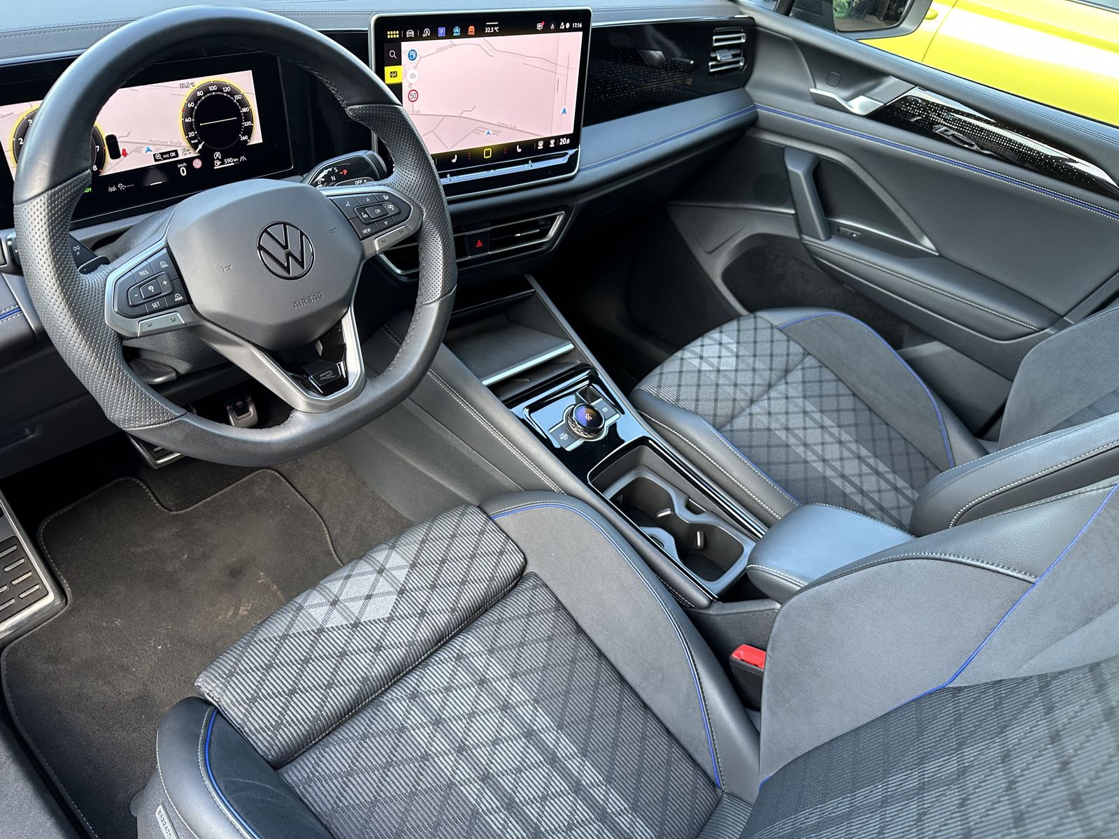 Fahrzeugabbildung Volkswagen Tiguan 1.5 eTSI R-Line DSG NAVI+LED+ACC+AHK+SHZ
