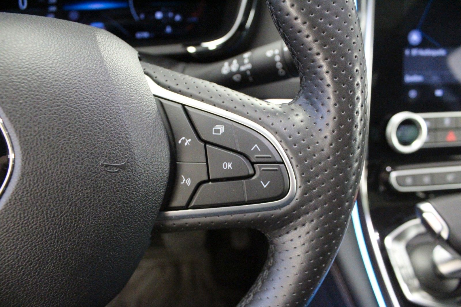 Fahrzeugabbildung Renault Espace Initiale Paris dCi 190 EDC *Volle Ausst.*