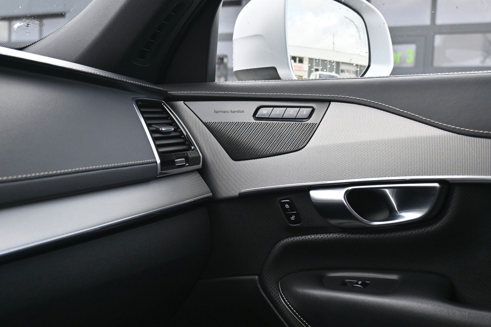 Fahrzeugabbildung Volvo XC90 D5 R-Design*VOLL*PANO*LUFT*255PS*MIETKAUF