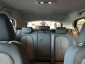 BMW 120 i *HEAD-UP*StandHZ*AHK*SPORT*2-ZONEN*CARPLAY