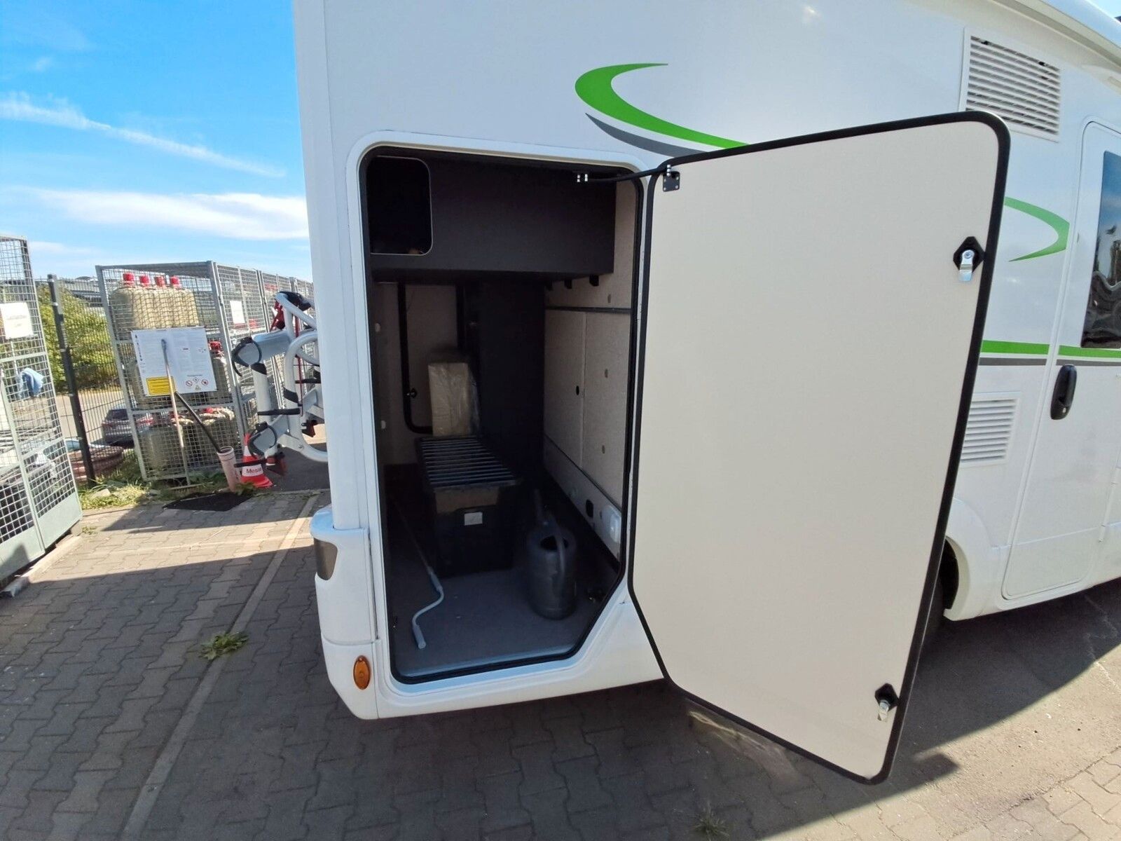 Fahrzeugabbildung Forster T FT699LF Markise,Sat,Solar,Fahrradträger,RK