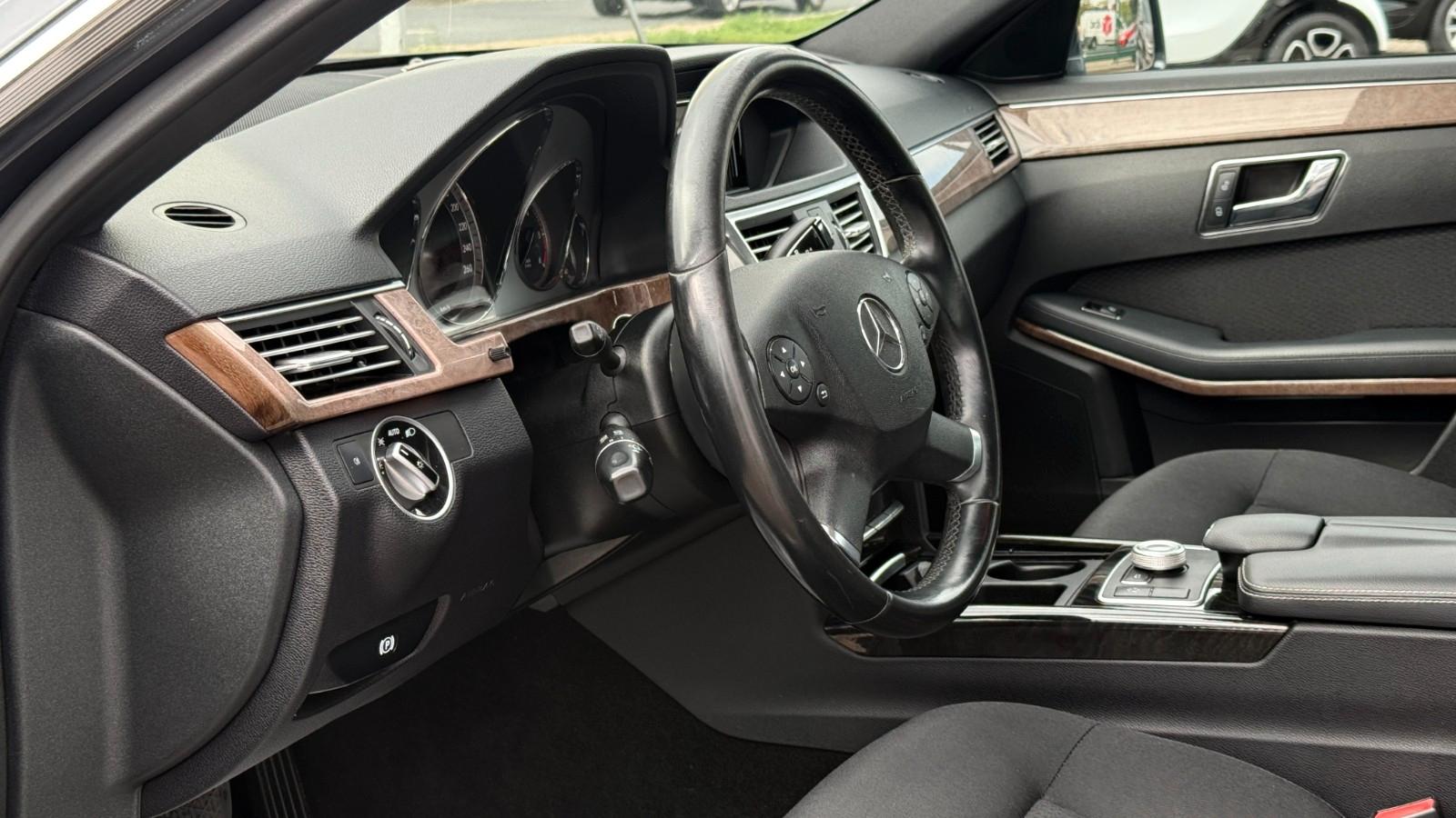 Mercedes-Benz E 220 Elegance *Automatik*AMG-Paket*Xenon*