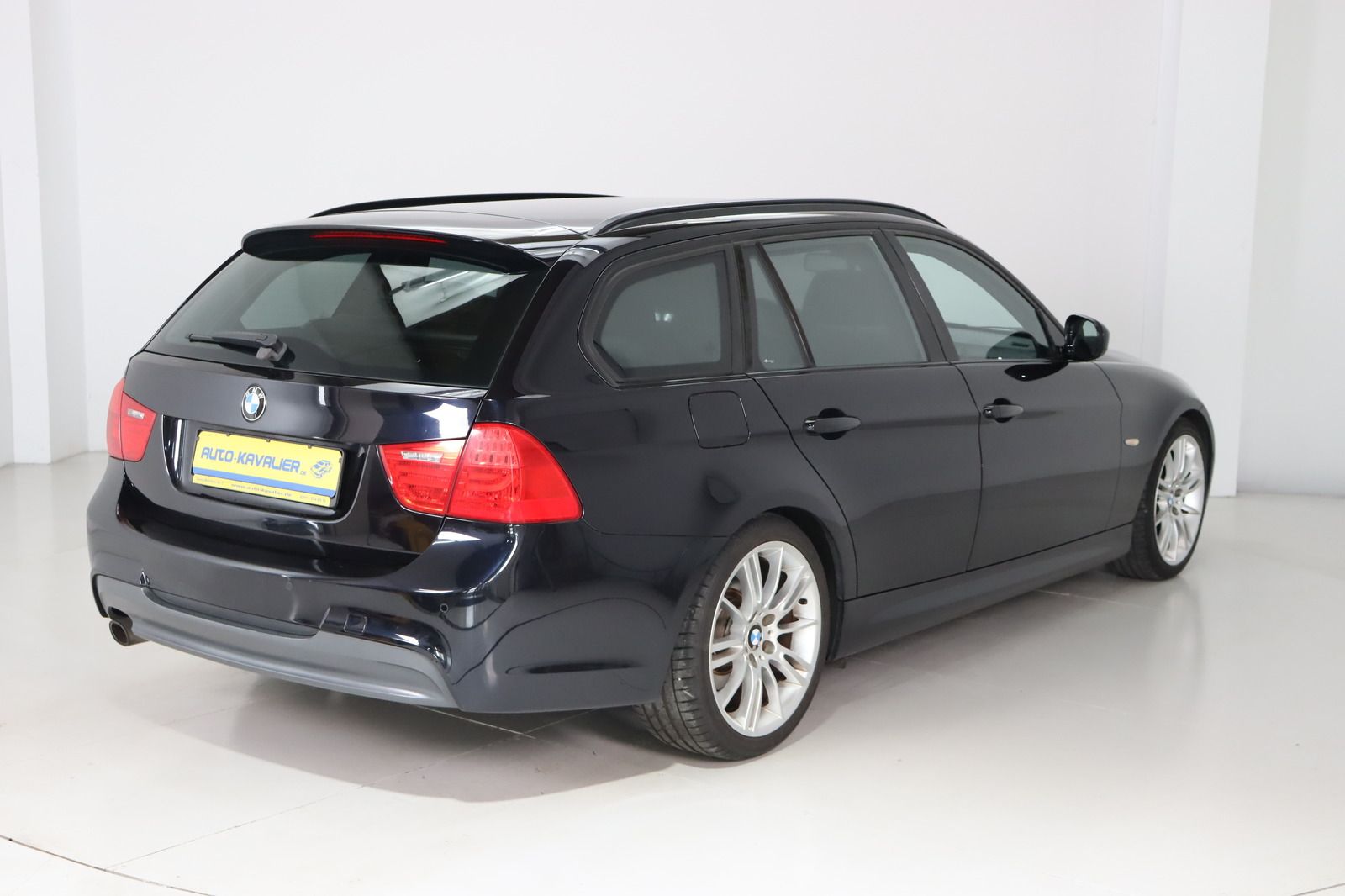 Fahrzeugabbildung BMW 320 i Touring M-Paket * Xenon * Leder * Sitzhzg.