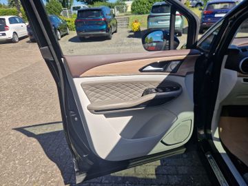 Bild 10 DFSK Forthing 4 U-Tour NOBLE 7 Sitze