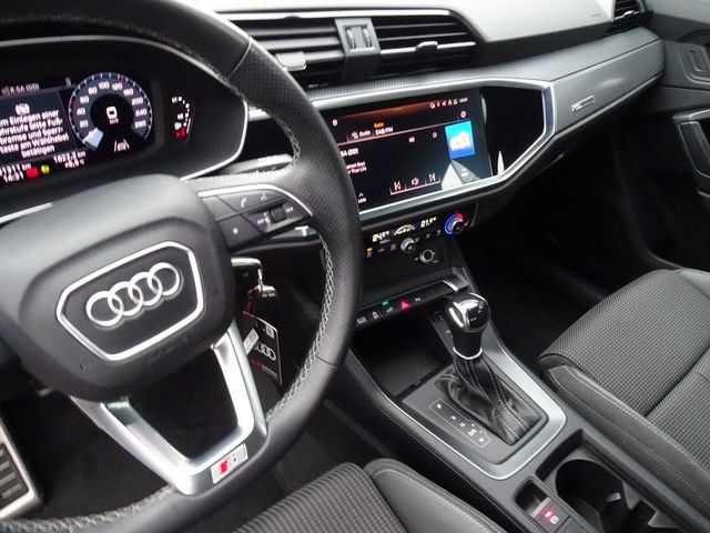 Q3 Sportback 45 TFSI e S line / AHZV