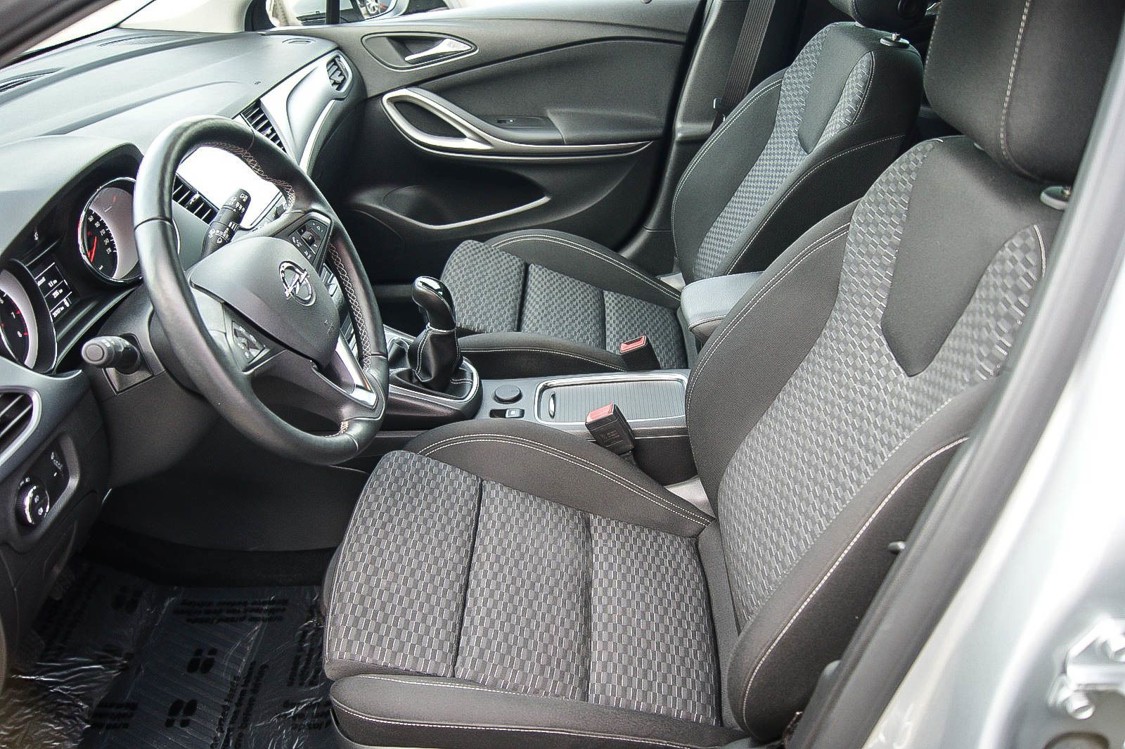 Fahrzeugabbildung Opel Astra K 1.4 Turbo ST Business LED KAMERA WINTER