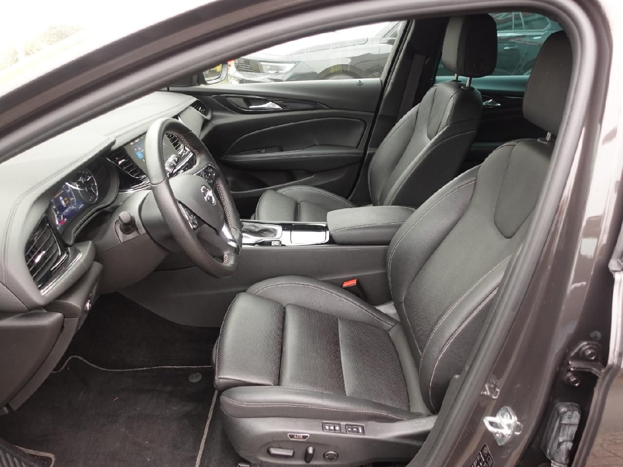 Fahrzeugabbildung Opel Insignia B Sports Tourer 1,5 Business Elegance