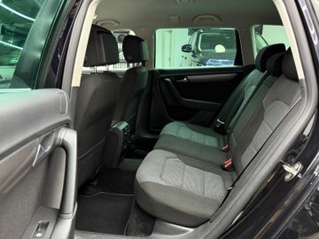 Volkswagen Passat - 12