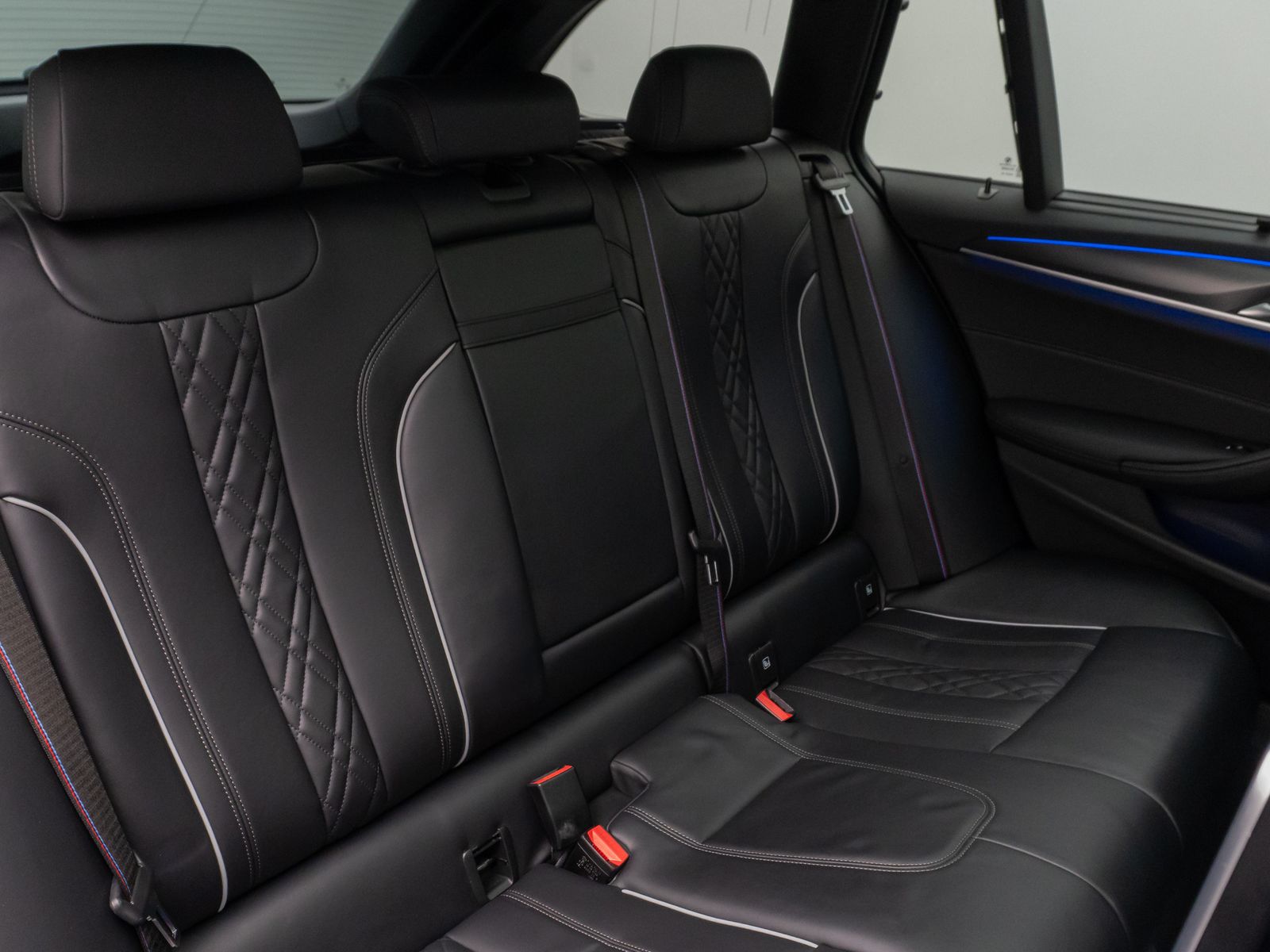 Fahrzeugabbildung BMW 540d xD M Sport Panoram Kamer HUD H/K TV Massage