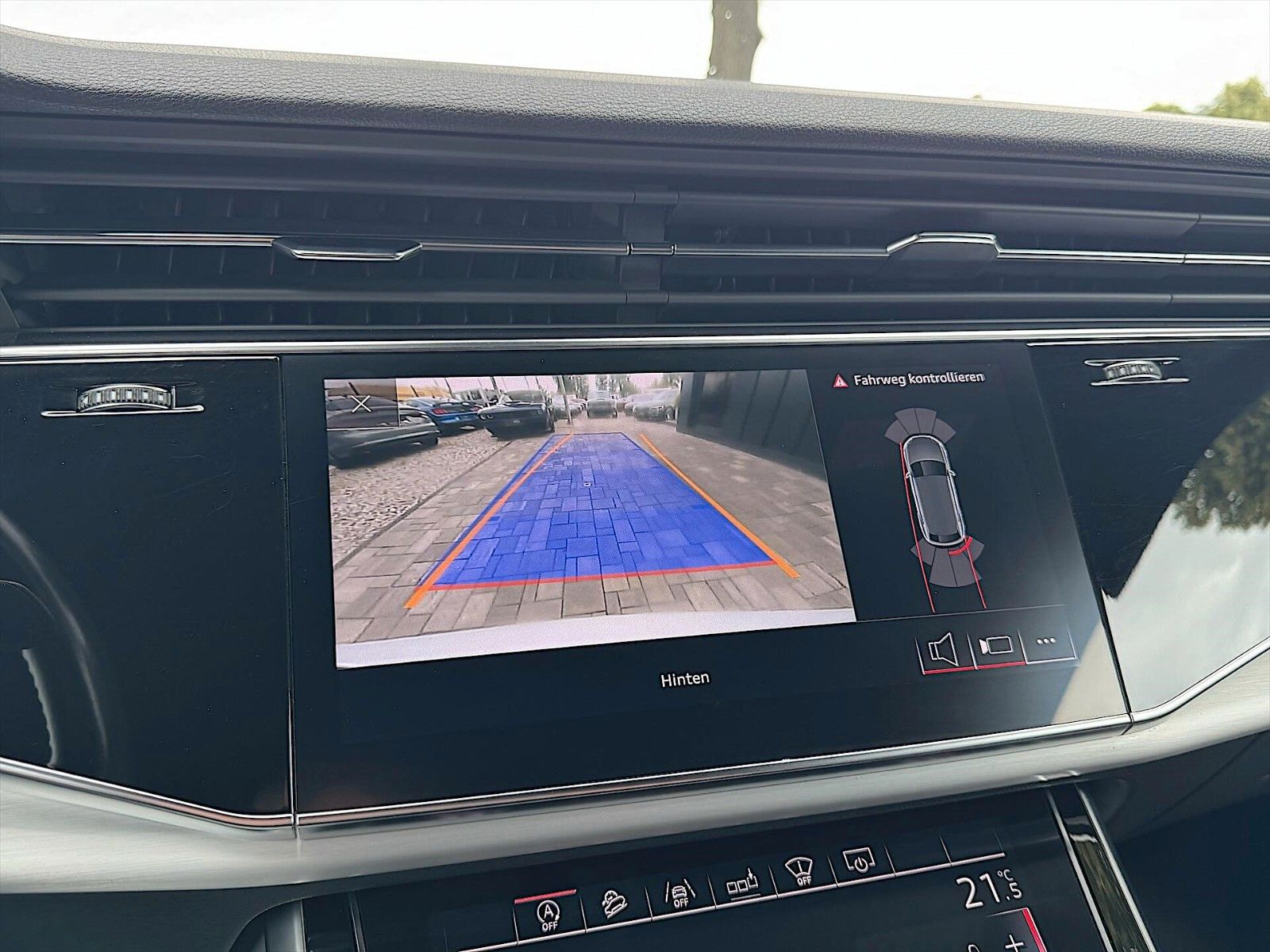 Fahrzeugabbildung Audi Q8 55 TFSI quattro S-Line Plus *ACC*Head Up*22'