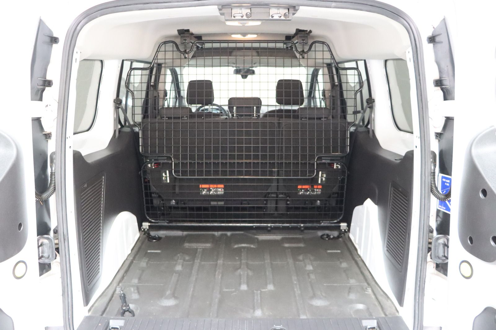 Fahrzeugabbildung Ford Transit Connect * Klima * Navi * RFK * AHK