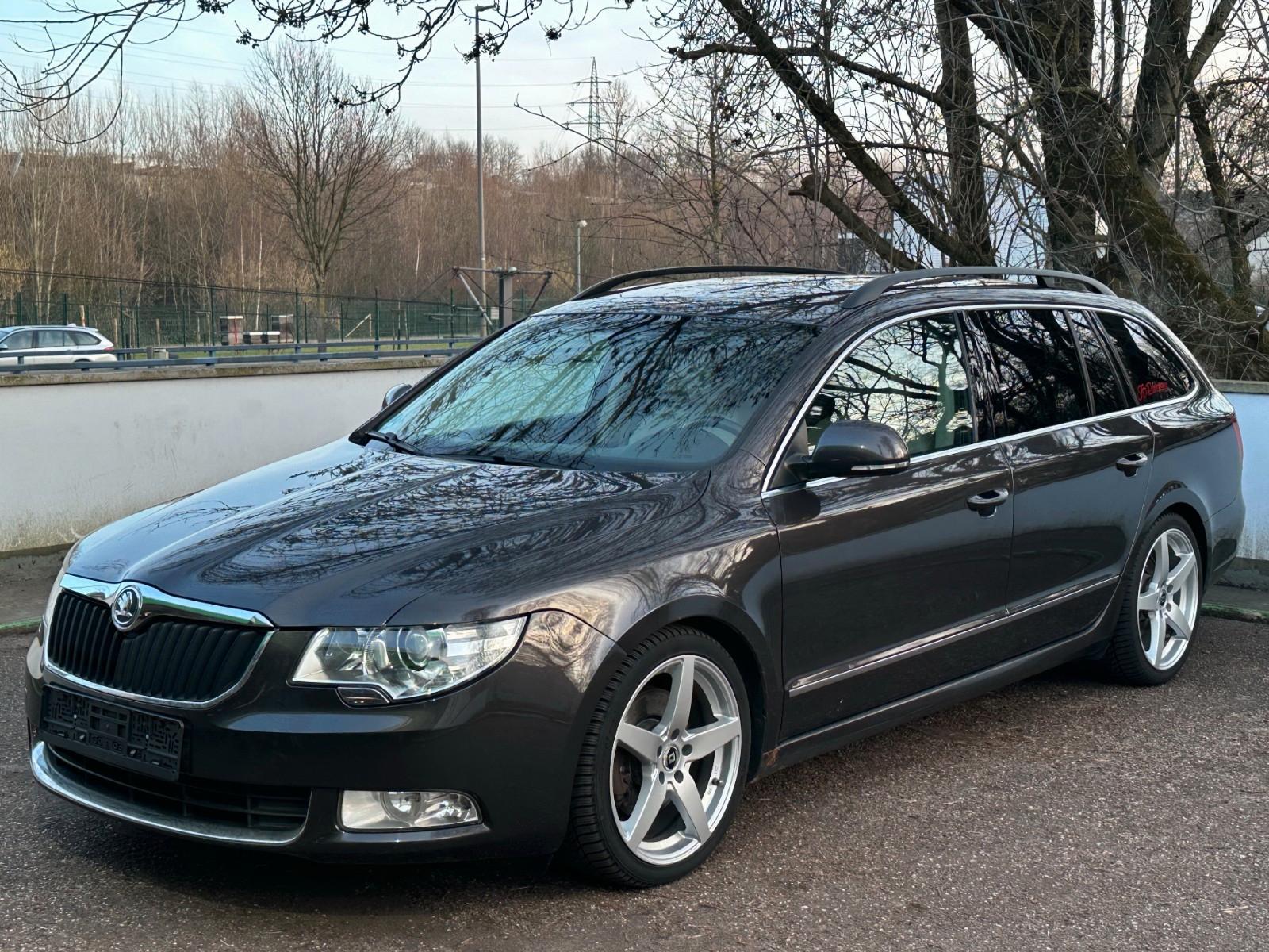 Skoda Superb 2.0 TDI Elegance 4x4 *AHK*Xenon*Carplay*