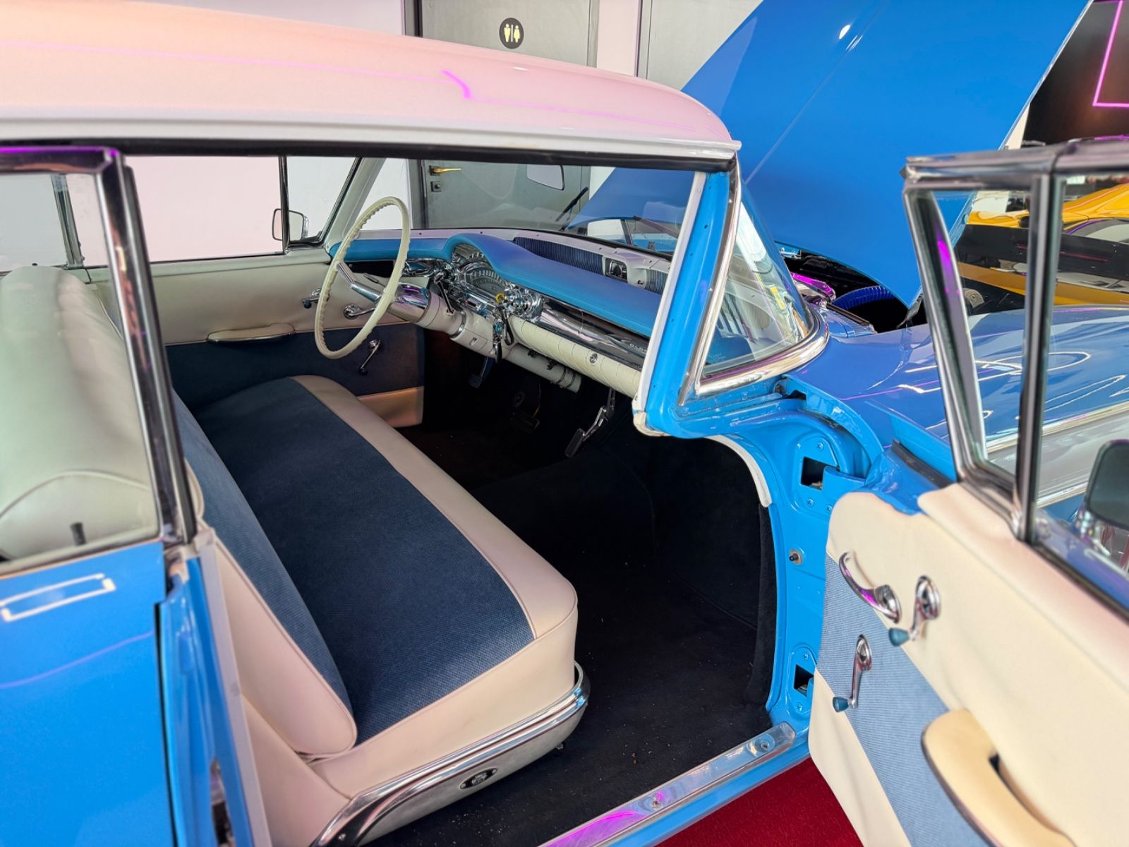 4-Door Holiday Sedan Super 88