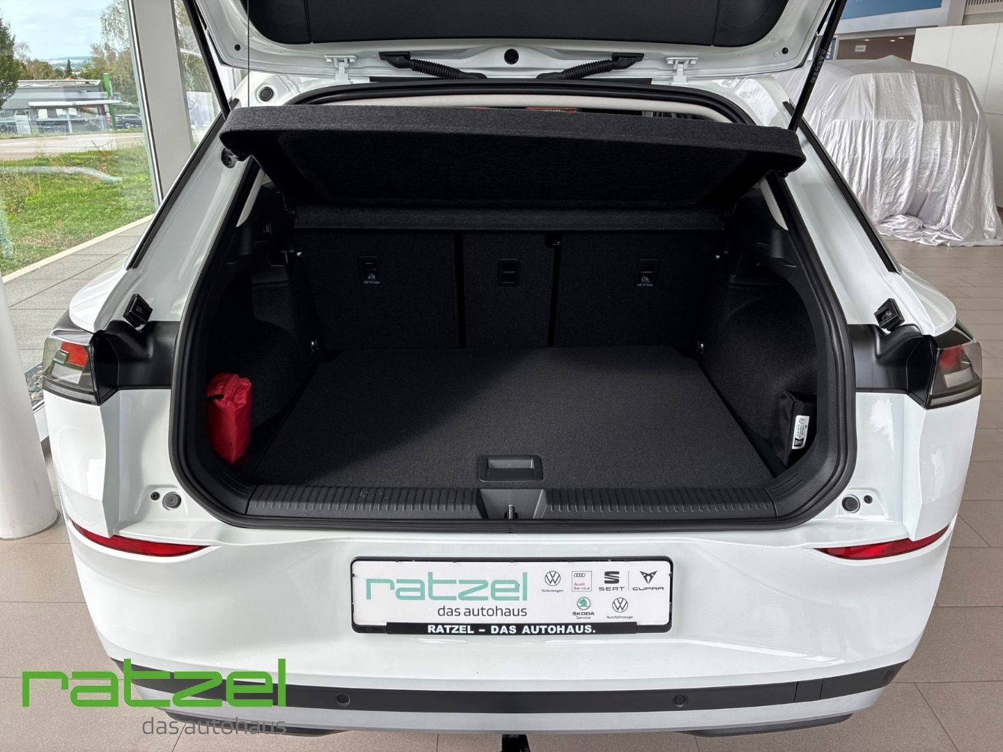 Fahrzeugabbildung Volkswagen T-Roc 1.5 eTSI AHK+Ganzjahresreifen+Navi