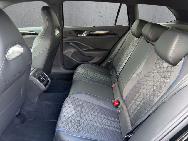 Passat Variant R-Line 2.0 TDI DSG Bluetooth Navi